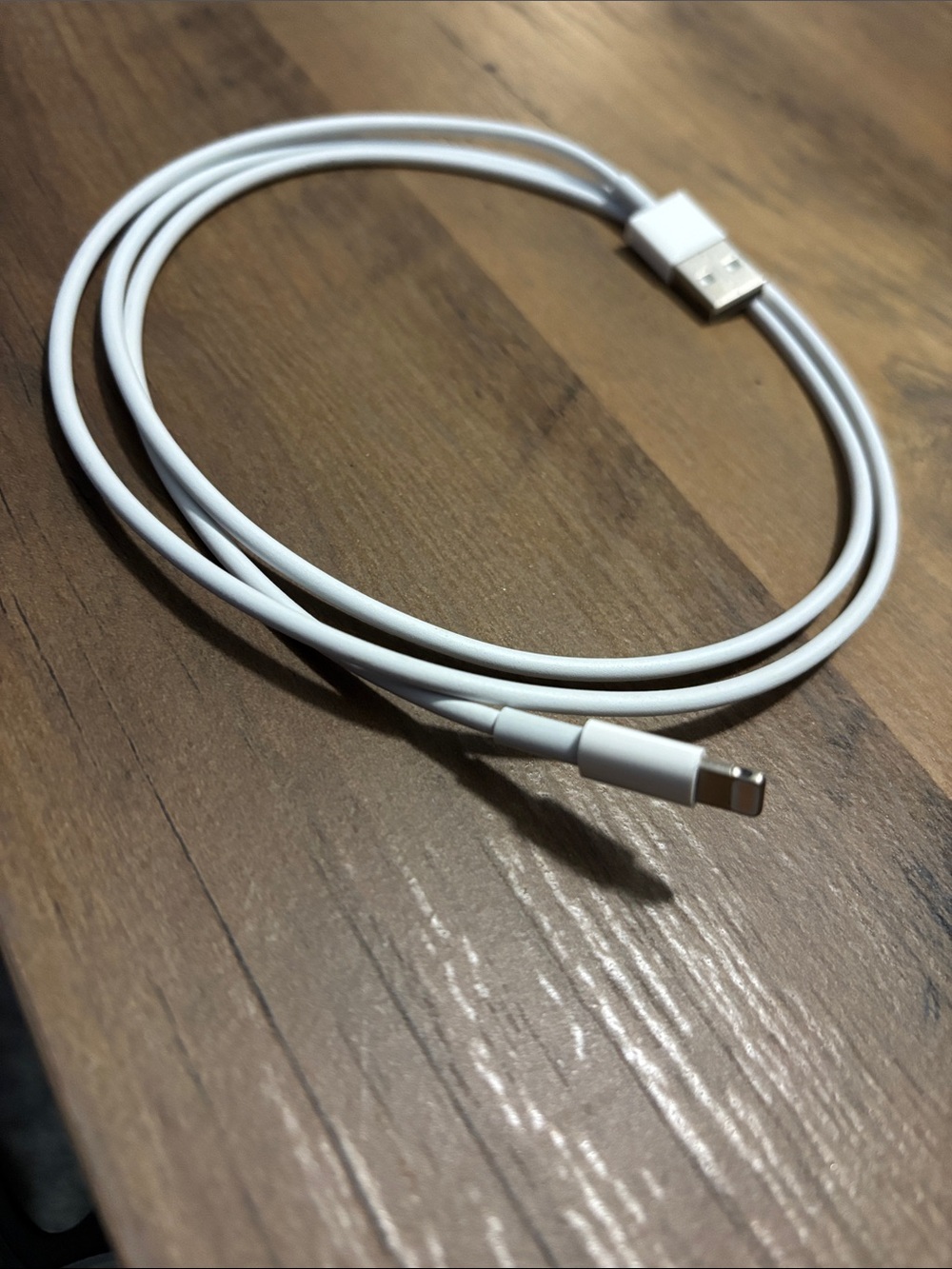 White Lightning to USB 2.0 Charging & Sync Cable (1m long)